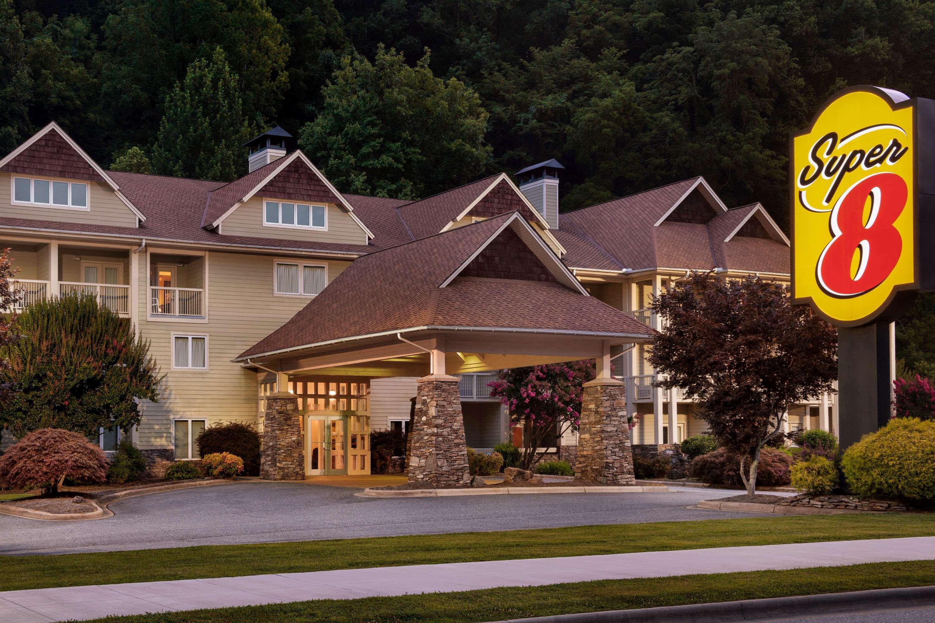 Super 8 By Wyndham Cherokee Exterior foto